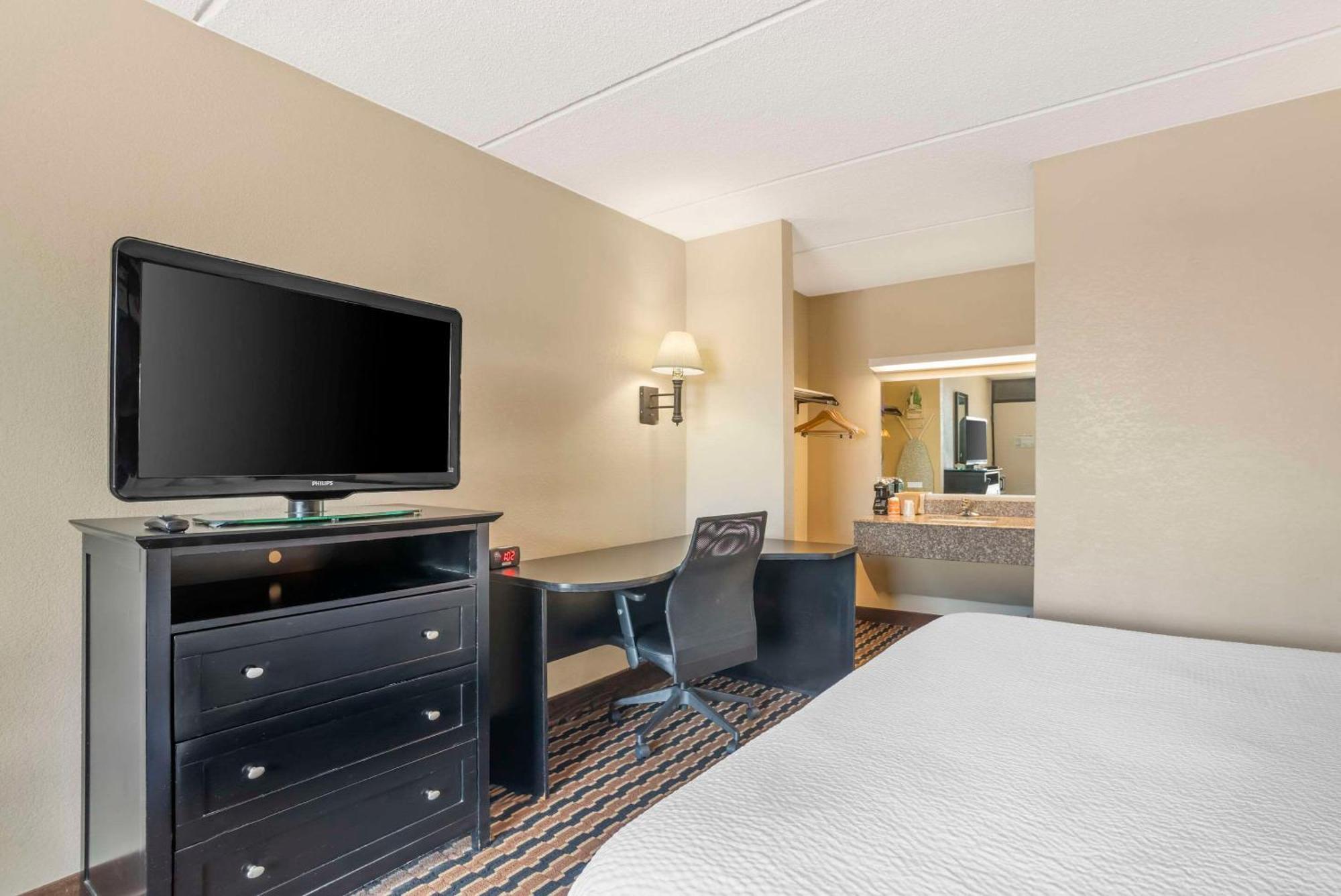 Quality Inn Near Speedway Wilkesboro Eksteriør billede